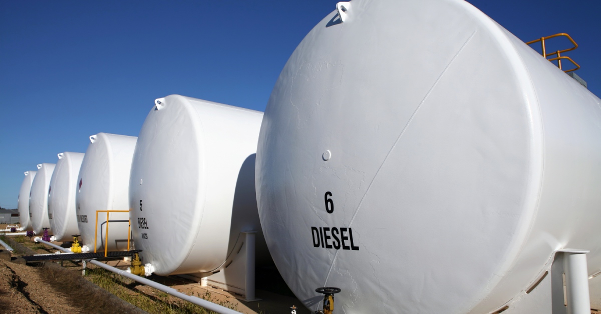 Having the right tank liner for your industry is important, but which liner is right for you? Here’s how to choose between custom and off-the-shelf tank liners.
